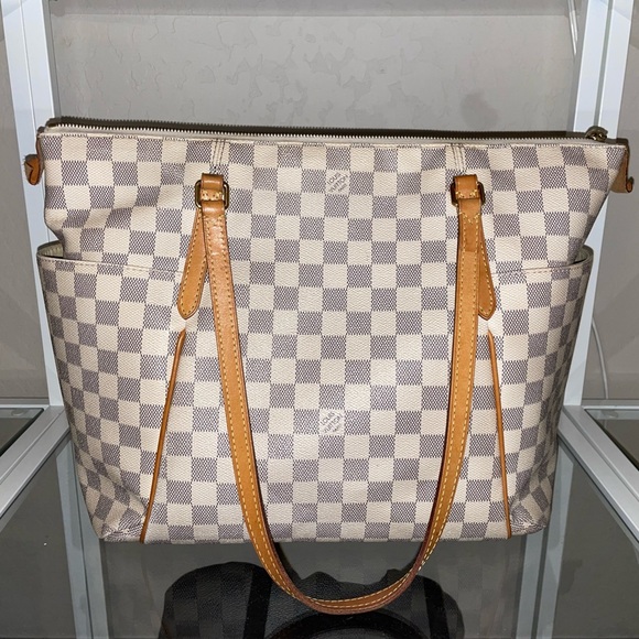 Louis Vuitton Totally MM - Picture 2 of 15